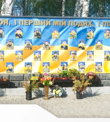 Викрав квіти від стели загиблих Героїв  - на Рівненщині судитимуть юнака