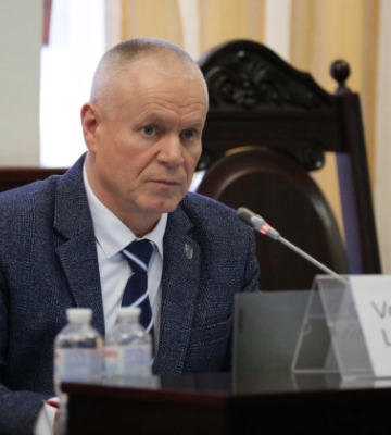 Володимир Луганський поки що залишився без запобіжного заходу – справа члена ВККС виявилася непростою