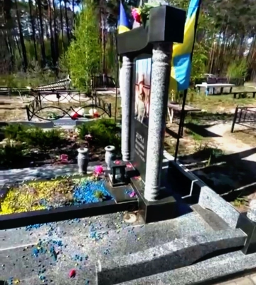 На Київщині поліція повідомила жінці про підозру за фактом наруги над могилою полеглого воїна