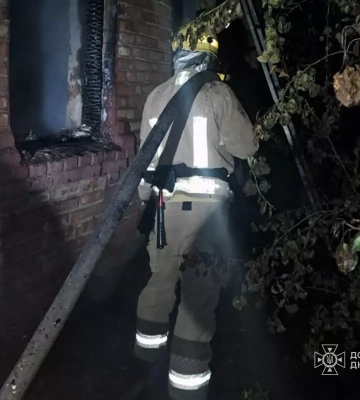 На Дніпропетровщині загорівся будинок: знайдено обгоріле тіло людини