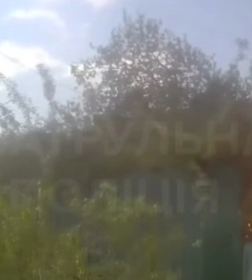 У Запоріжжі патрульні разом із вогнеборцями врятували чоловіка з палаючого будинку
