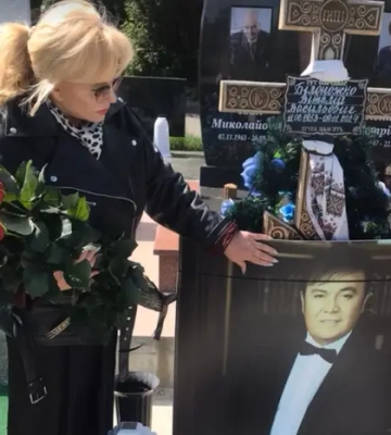 Світлана Білоножко провідала могилу чоловіка 