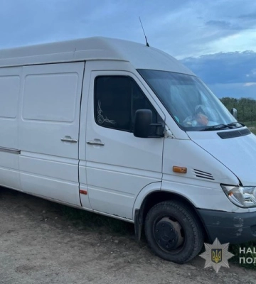 На Буковині поліція розшукала водія мікроавтобуса, який втік з місця наїзду на пішохода