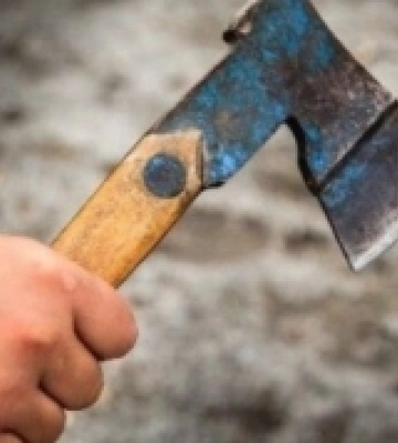 На Волині затримали 26-річного чоловіка, який напав на поліцейських із сокирою