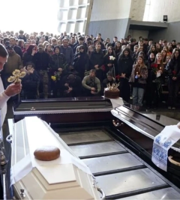 Их убила Россия: в Киеве прощаются с 17-летним Даниилом Худей и его родителями
