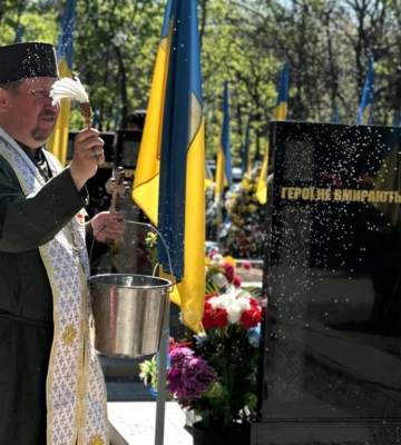 На Алеях памʼяті в Ізмаїлі та Одесі відбулися панахиди за душі загиблих Героїв