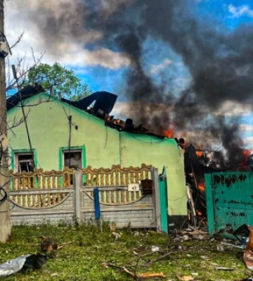 Російська авіація атакувала Куп’янськ, бомба влучила у приватний будинок