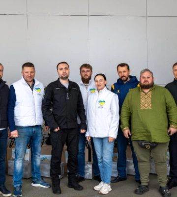 БФ молодежной инициативы «Надежда», Валерий Дубиль и Вита Присяжнюк передали помощь разведчикам ГУР — технику лично принял Кирилл Буданов