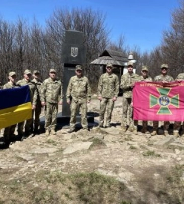На Закарпатті гірські рятувальники допомогли двом знесиленим заблукалим туристам. ФОТО