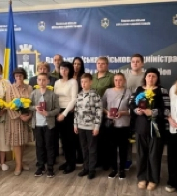 Родичам шести загиблих захисників із Вараша вручили державні нагороди