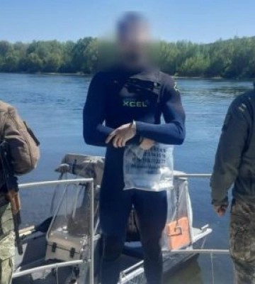 Карпулинг до границы: задержан киевлянин в гидрокостюме на Днестре, - ГПСУ. ФОТО