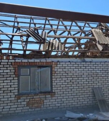 Росіяни впродовж дня завдали понад 15 ударів по Нікопольщині: постраждав чоловік, пошкоджені будинки, ЛЕП, газогін. ФОТОрепортаж