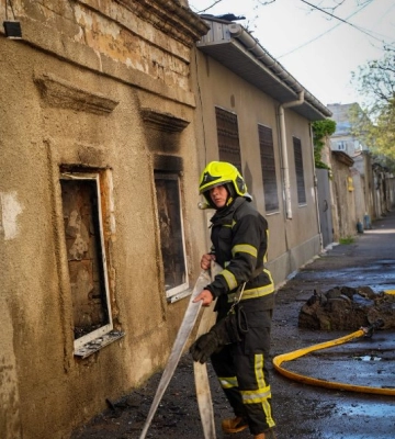 В Одесі загорівся будинок, є постраждалий