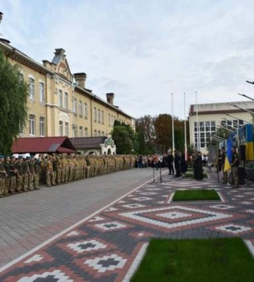 Учні Волинського ліцею позували із символікою СРСР: відбулося службове розслідування