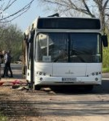 На Дніпропетровщині російський дрон завдав удару по автобусу з пасажирами