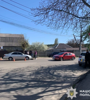 На Київщині під колеса легковика під кермуванням жінки потрапив хлопчик на самокаті
