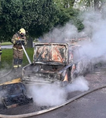 В Ужгороді четверо малих дітей підпалили автомобіль 