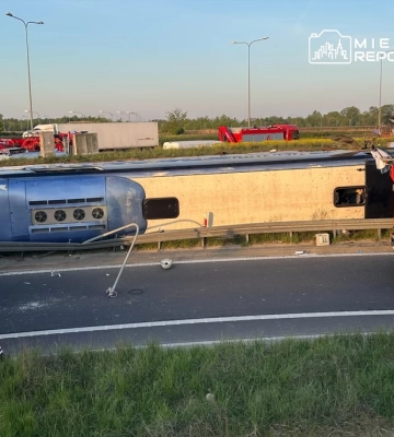 Поблизу аеропорту Варшави перекинувся автобус з українцями, є постраждалі