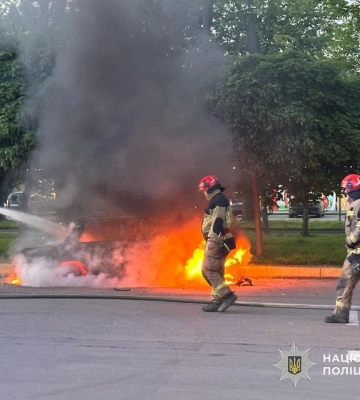 В Ужгороді четверо малих дітей підпалили автомобіль 