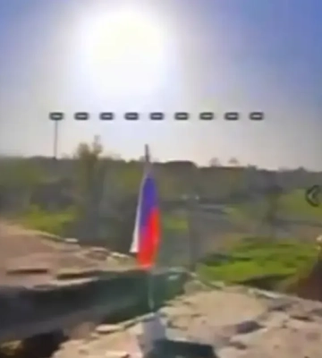 Прикордонники показали, як FPV-дроном знищили російський прапор на Харківщині