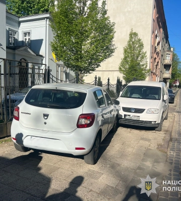 У Львові за кермом помер водій автомобіля Dacia