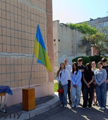 У Кропивницькому меморіальну дошку на честь загиблого Віктора Нестеренка відкрили у його день народження 