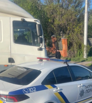 У Полтаві автівка патрульних зіткнулася з вантажівкою