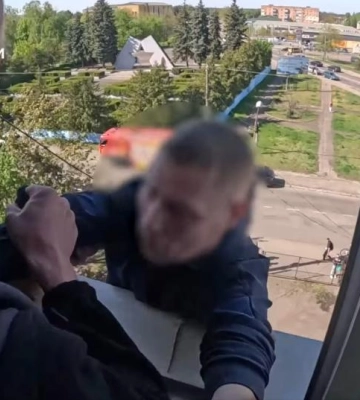 У Сарнах рятувальники запобігли спробі суїциду (ВІДЕО)