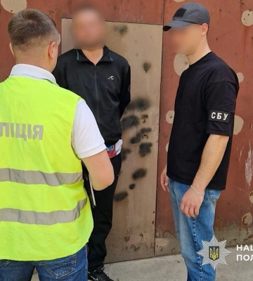Арсенал зброї в гаражі: на Дніпропетровщині затримали чоловіка