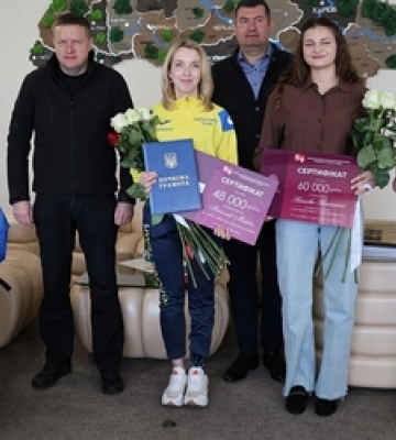 У Луцьку спортсменкам-чемпіонкам вручили грошові сертифікати 