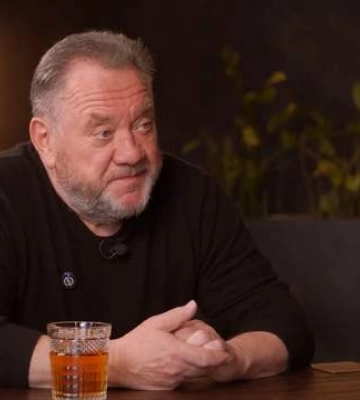 По ср*ке резкой отпороть, – актер Богдан Бенюк призвал бить детей за русский язык По ср*ке резкой отпороть, – актер Богдан Бенюк призвал бить детей за русский язык