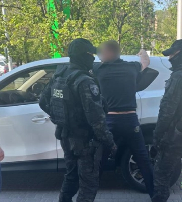 За $5 тис. обіцяв влаштувати на службу в ГУР МО: поліція у Києві затримала чоловіка. ФОТОрепортаж