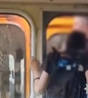Ризикували життям заради відео в соцмережах — у Києві двоє підлітків катались між вагонами метро