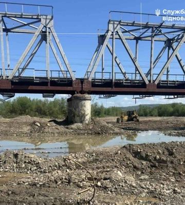 Реконструкція мосту у Тересві: почалися підготовчі роботи з перенаправлення русла річки