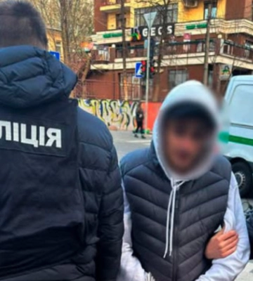 У Києві затримали двох чоловіків за вчинення грабежу під приводом обміну валют