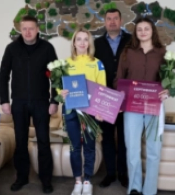 Волинська влада відзначила чемпіонок світу з боротьби та парафехтування