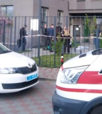 Во Львове подростковая пара выпала с балкона многоэтажки