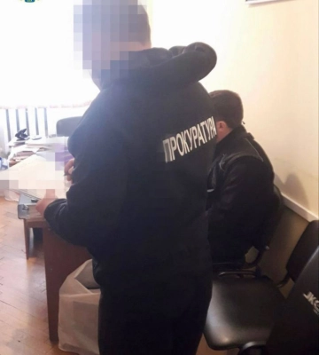 15 000 доларів за переправлення в ЄС: на Волині взяли під варту посадовця Нацполіції