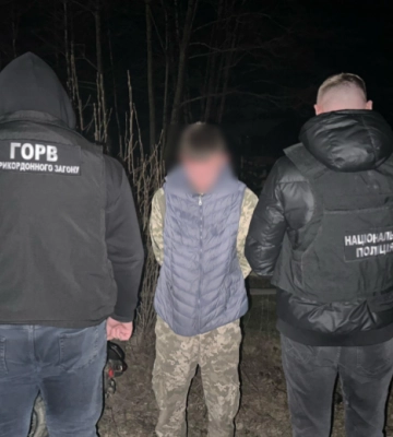На Рівненщині прикордонники викрили неповнолітнього, який намагався переправити двох чоловіків за кордон