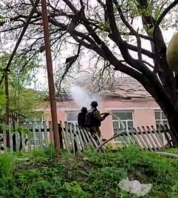 Рятувальники ліквідували пожежу в школі, що виникла через ворожу атаку