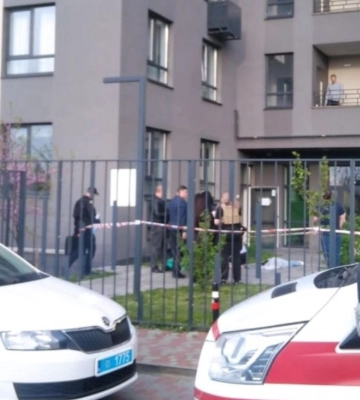 Во Львове несовершеннолетние парень и девушка упали с 16-этажки – видео