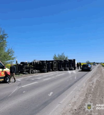 Поліція Одещини встановлює обставини ДТП із одним загиблим та трьома пораненими