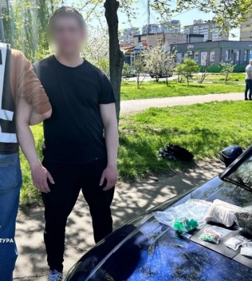 У Києві затримали наркодилера та вилучили товару майже на ₴1 мільйон