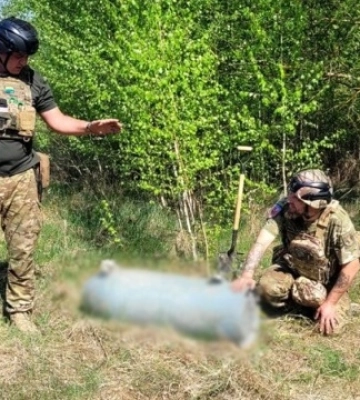 На Житомирщині вибухотехніки знищили бойові частини російських крилатих ракет