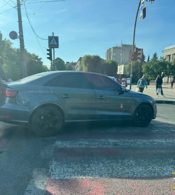 Три автомобілі у Черкасах не поділили дорогу (ФОТО)
