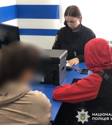 У Білгороді-Дністровському двоє підлітків пошкодили камеру відеоспостереження у приватному домоволодінні