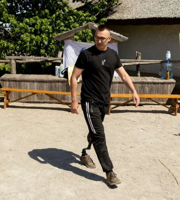 Свобода руху тих, хто захищав свободу України: у Запоріжжі ветеранам безоплатно встановили спортивні протези