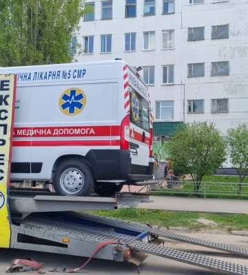 Дві лікарні Сум отримали автомобілі швидкої допомоги від благодійників
