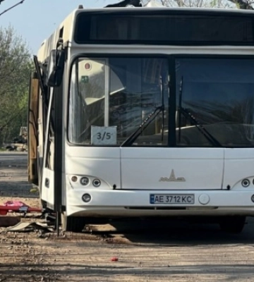 Удар по автобусу в Марганці: кількість поранених зросла до 49, дев’ятеро загиблих