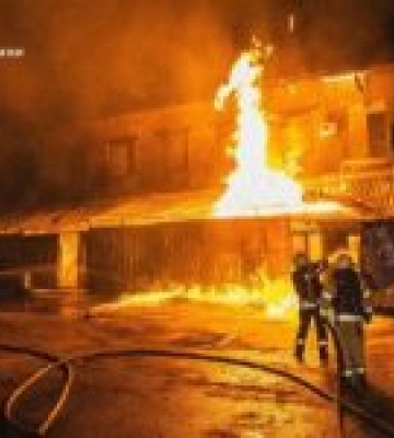 Ворог бив виключно по цивільній інфраструктурі: у Харкові і Полтаві гасять пожежі
